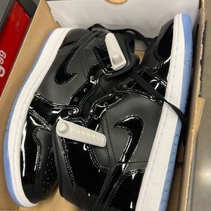 New in box with no lid